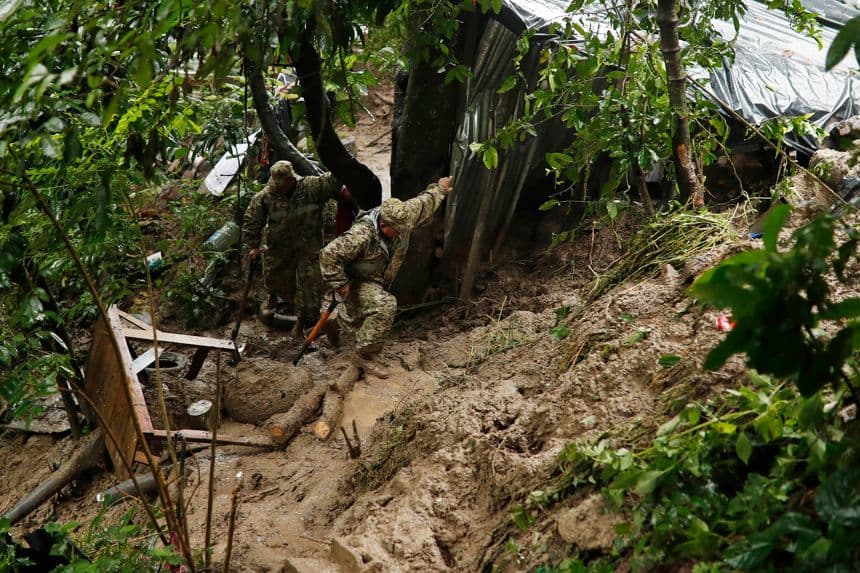 Muere una persona en El Salvador tras deslizamiento de tierra causado por lluvias