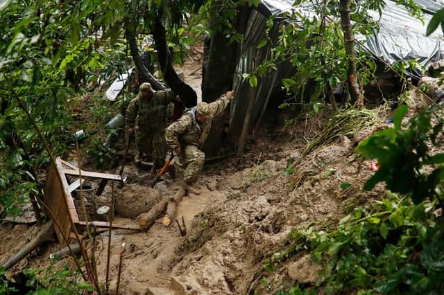 Muere una persona en El Salvador tras deslizamiento de tierra causado por lluvias