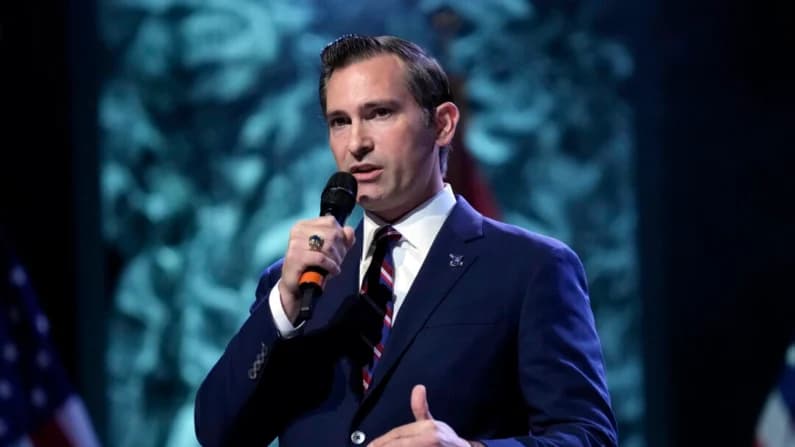 Van Epps gana las primarias especiales del GOP para sustituir el escaño de Mark Green en la Cámara