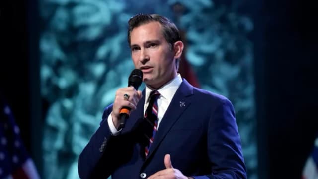 Van Epps gana las primarias especiales del GOP para sustituir el escaño de Mark Green en la Cámara