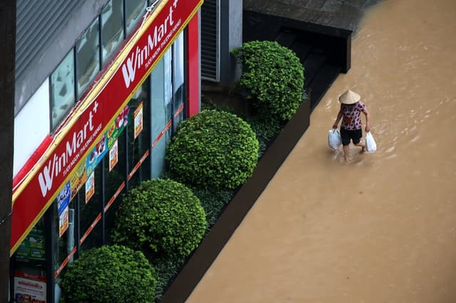 Tifón Matmo causa graves inundaciones y deja diez muertos en Vietnam
