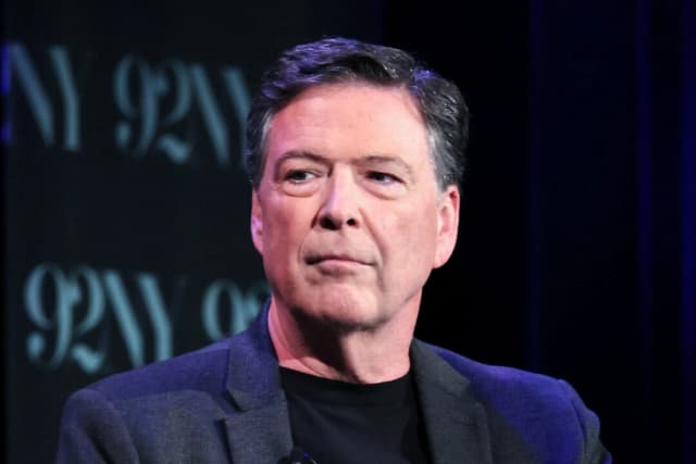 Exdirector del FBI enfrenta cargos federales