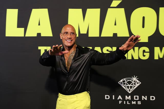 “The Rock” Johnson se luce en México al presentar ‘The Smashing Machine’