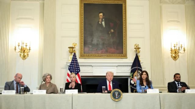 Periodistas relatan la violencia de Antifa en mesa redonda con Trump