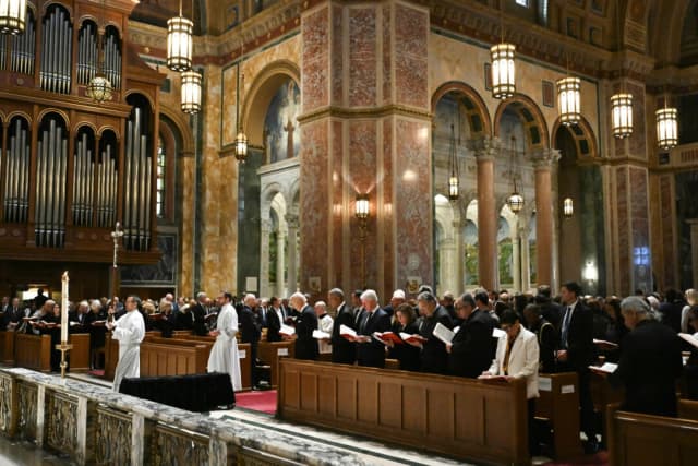 Detienen un hombre con más de 200 explosivos artesanales en una iglesia de Washington D. C.: Policía