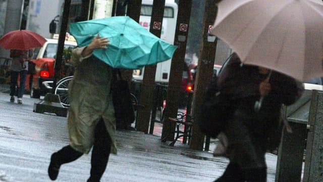 Japón declara alerta máxima en islas del sur de Tokio por el tifón Halong
