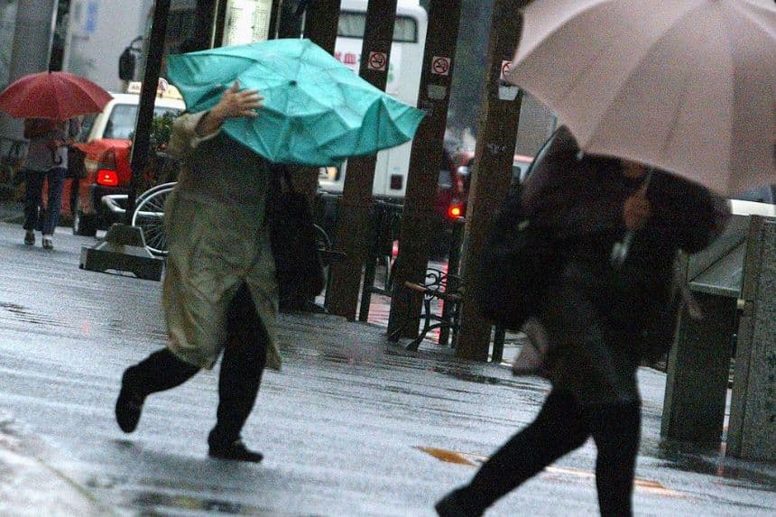 Japón declara alerta máxima en islas del sur de Tokio por el tifón Halong