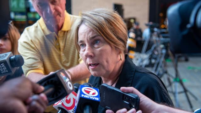 Manifestantes pro-palestina atacan a la policía de Boston