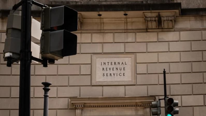El IRS anuncia actualizaciones de los tramos de impuestos para 2026 y ajustes basados en la inflación