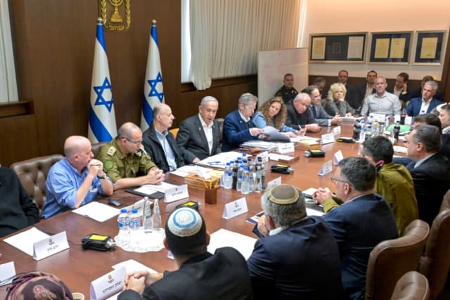Gabinete israelí aprueba el acuerdo de alto el fuego en Gaza
