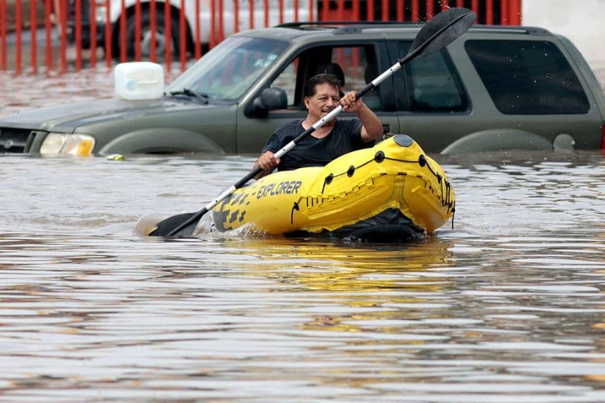 Un menor y un policía mueren por las intensas lluvias que azotan 31 estados de México