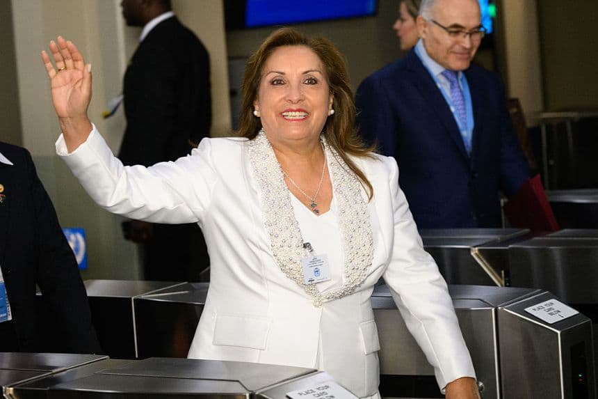 Fiscalía de Perú solicita evitar salida del país a la expresidenta Dina Boluarte