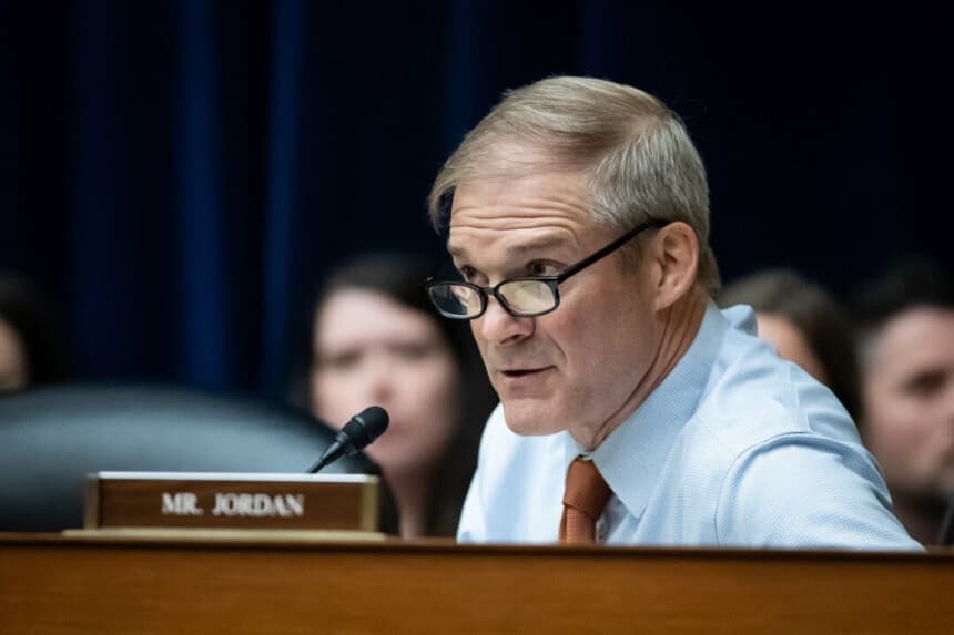 El representante Jim Jordan (R-OH) durante una audiencia del Comité Selecto de la Cámara de Representantes sobre el Coronavirus en Washington, el 3 de junio de 2024. (Allison Bailey/Middle East Images/AFP vía Getty Images).