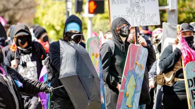 Antifa amenaza a familiares de agentes del orden: Departamento de Seguridad Nacional