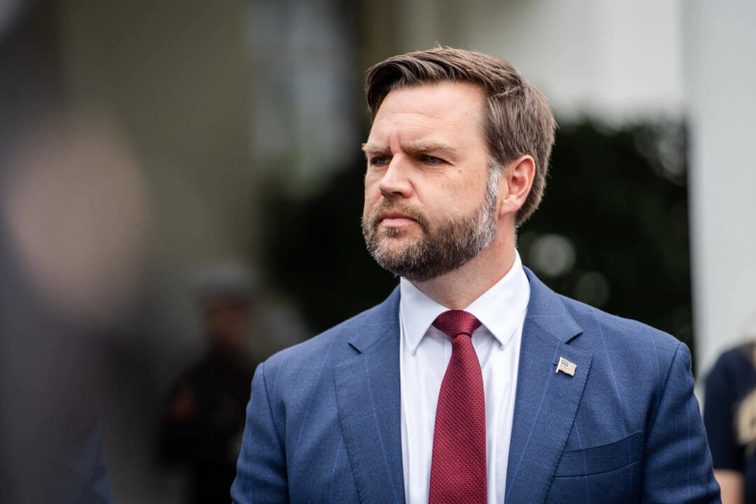 El vicepresidente JD Vance habla en la Casa Blanca en Washington el 29 de septiembre de 2025. (Madalina Kilroy/The Epoch Times)