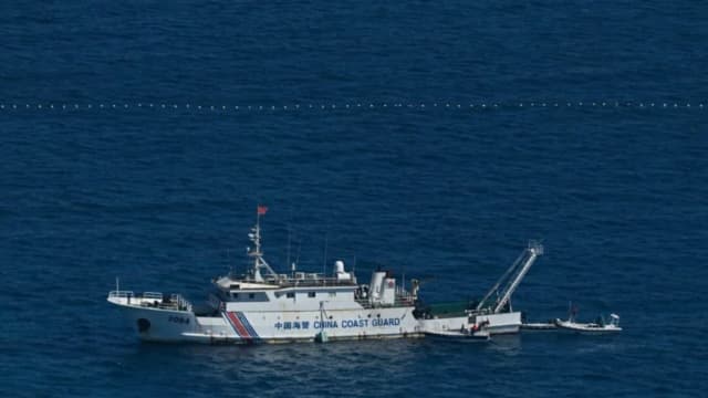 Buque chino embiste a un barco filipino en aguas disputadas