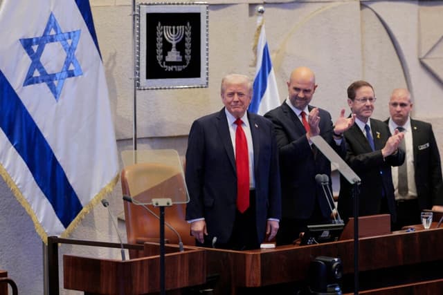 Trump celebra el "amanecer histórico de un nuevo Medio Oriente" en su discurso ante la Knesset