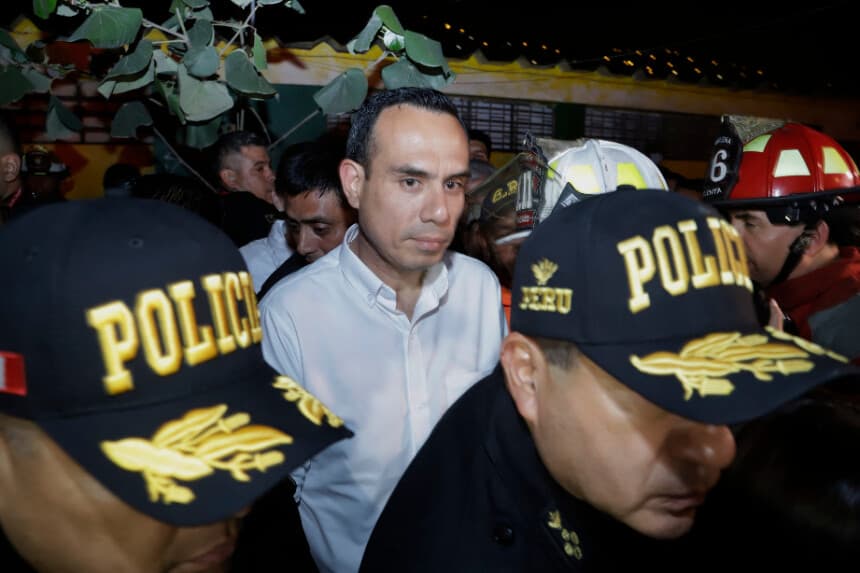 Nuevo presidente de Perú lidera megaoperativo en cárceles para combatir al crimen organizado