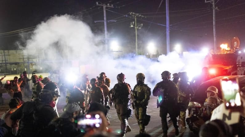 Detienen a 1500 inmigrantes ilegales, entre ellos delincuentes, en gran operación en Illinois: DHS