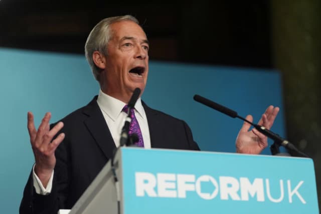 Condenan a 5 años de cárcel a inmigrante ilegal que amenazó con matar a Farage