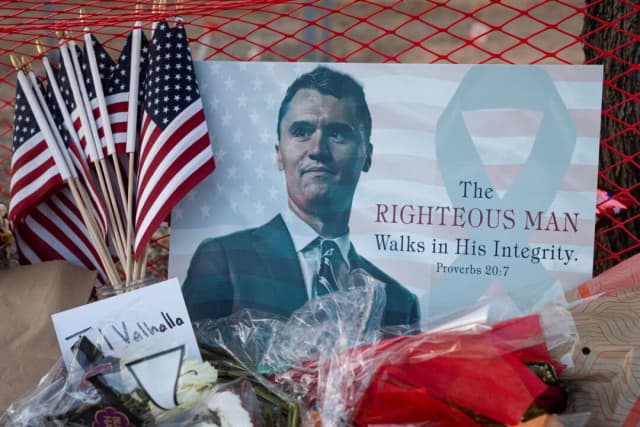 EE. UU. revoca visados de seis extranjeros que celebraron la muerte de Charlie Kirk