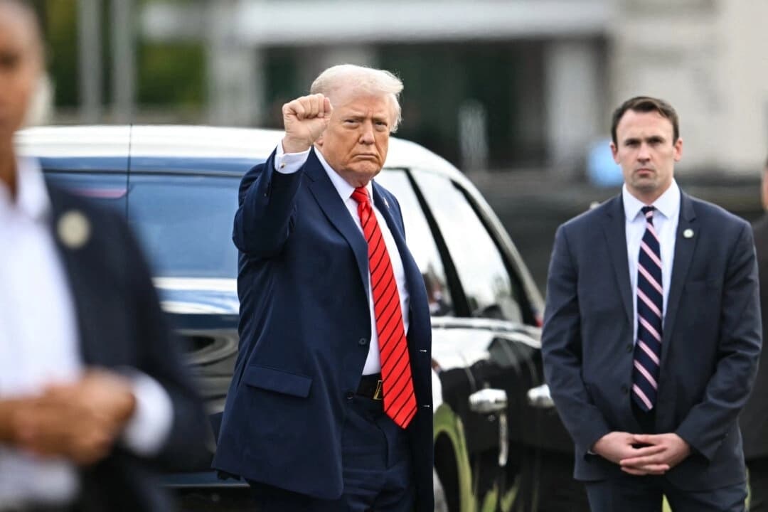 Trump apoya a Univision en su disputa con Google mientras el GOP corteja a los votantes hispanos