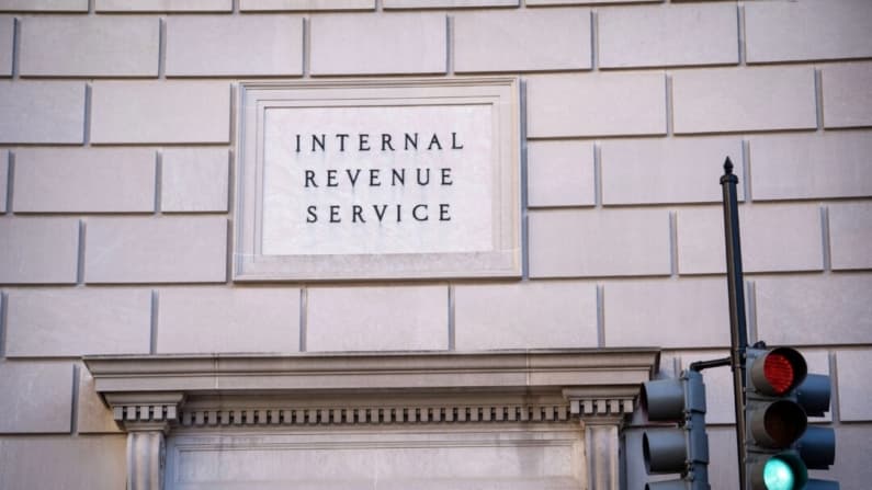 IRS recuerda a contribuyentes presentar sus declaraciones de impuestos de 2024 antes del 15 de octubre