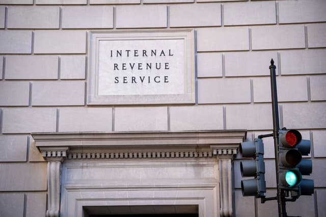 IRS recuerda a contribuyentes presentar sus declaraciones de impuestos de 2024 antes del 15 de octubre