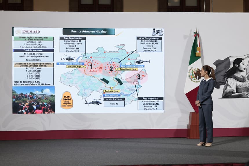 La presidenta de México, Claudia Sheinbaum, habla durante una rueda de prensa este miércoles, en Palacio Nacional de la Ciudad de México. Sheinbaum confirmó que el número de muertos a causa de las lluvias e inundaciones registradas en distintos estados del centro del país ascendió a 66, mientras el Gobierno federal activa puentes aéreos y prioriza la atención en 191 comunidades aisladas. (EFE/José Méndez)