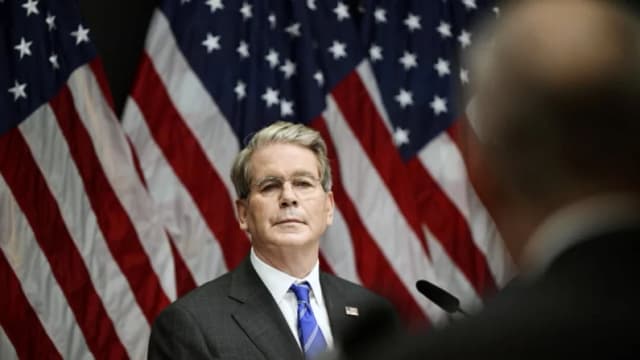 EE. UU. podría desvincularse de China si persiste la disputa por tierras raras, dice Bessent