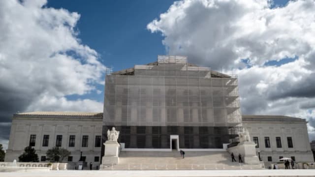 Corte Suprema no revisará la regla que permite trabajar a los cónyuges de los titulares de visas H-1B