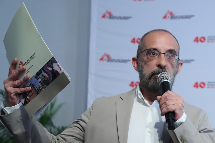 El director ejecutivo Médicos Sin Fronteras (MSF) México y Centroamérica, José Luis Michelena, habla durante una rueda de prensa este martes, en Ciudad de México. (EFE/ Mario Guzmán)