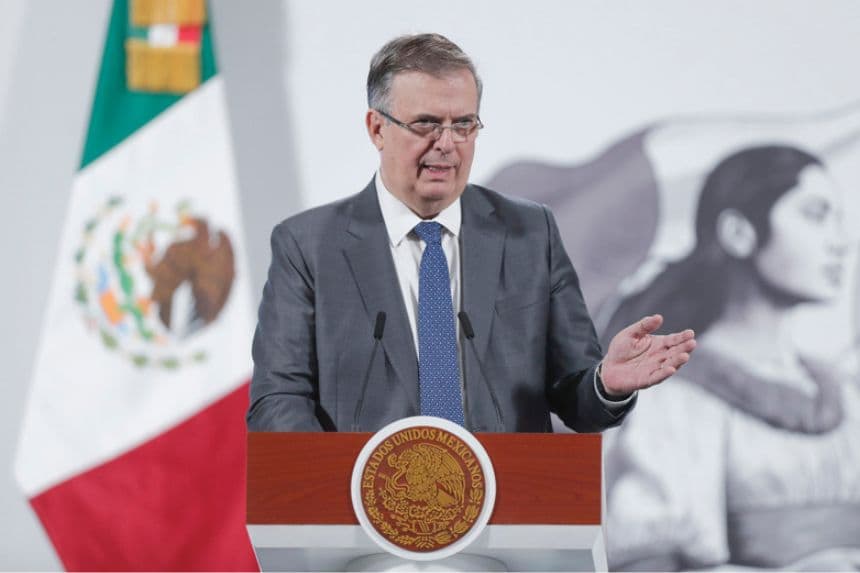 El secretario de Economía, Marcelo Ebrard, habla en una rueda de prensa, en el Palacio Nacional de Ciudad de México, México. Imagen de archivo. (EFE/ Isaac Esquivel)