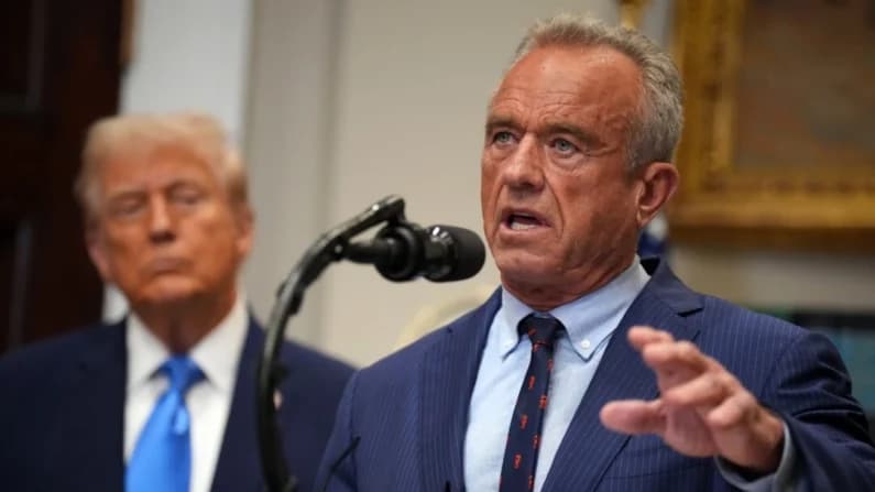 Gobernadores de 14 estados demócratas anuncian una alianza sanitaria para contrarrestar a RFK Jr.