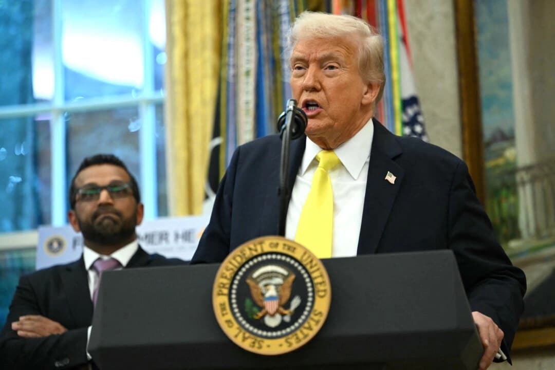 Trump mantiene una llamada "productiva" con Putin y planea una cumbre en Budapest