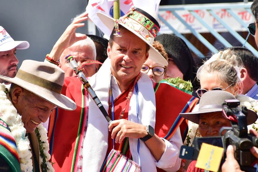 Fotografía de archivo del expresidente y candidato Jorge Tuto Quiroga (C). (EFE/ Jorge Abrego)