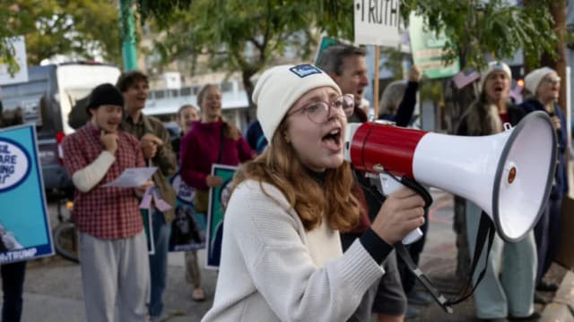 Jueza de EE. UU. rechaza demanda de activistas climáticos contra políticas energéticas de Trump