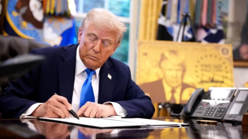 Cámara de Comercio de EE. UU. demanda a Trump por tarifa de USD 100,000 a la visa H-1B