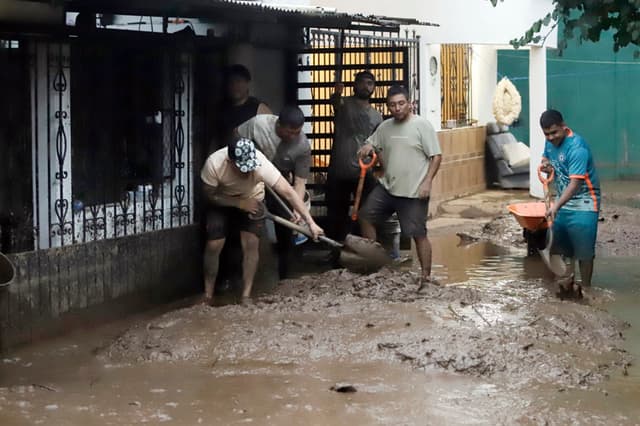 Sheinbaum reporta 160 comunidades incomunicadas por las lluvias en México