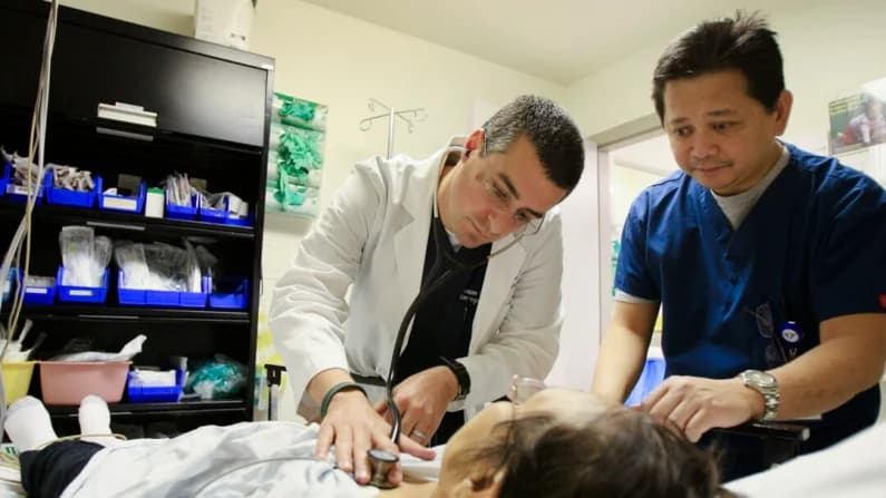 Pacientes con insuficiencia cardíaca o derrame cerebral por primera vez tienen signos específicos