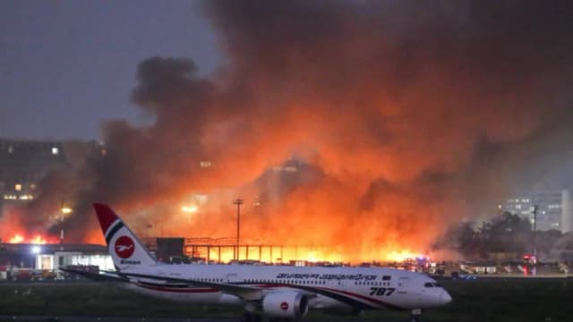 Aeropuerto de Daca retoma actividades después del incendio que forzó su cierre temporal