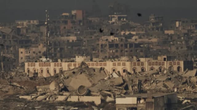 Israel confirma la entrega de dos rehenes fallecidos por Hamás; el paso de Rafah seguirá cerrado