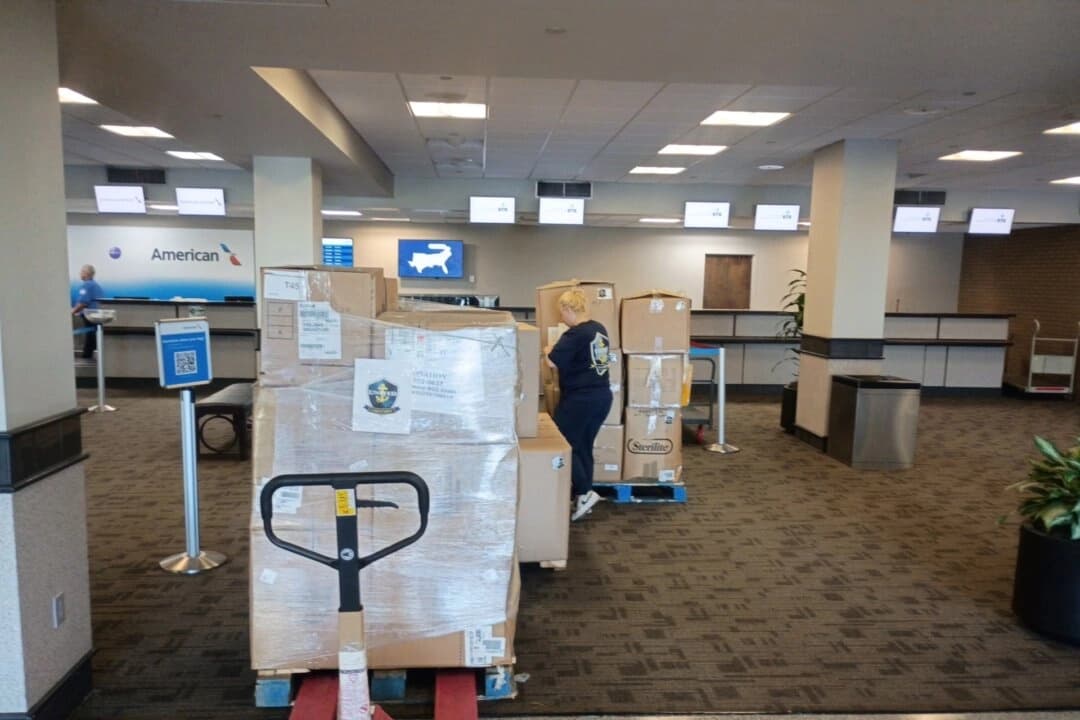 Cajas con suministros preparadas para ser enviadas a Alaska por la United Cajun Navy en Baton Rouge, Luisiana, el 18 de octubre de 2025. (Cortesía de la United Cajun Navy)