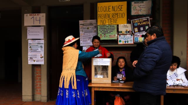Las mesas electorales comienzan a cerrar luego de ocho horas de votación en Bolivia