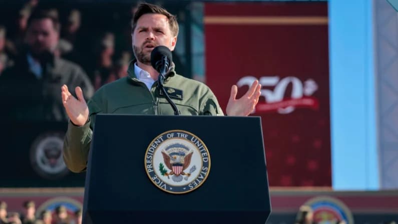 Fuego de artillería en la celebración del Cuerpo de Marines de Vance provoca fricciones con Newsom