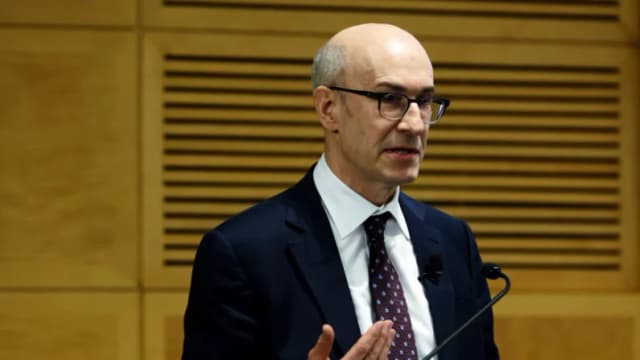 China podría socavar su propio monopolio de tierras raras, advierte ex economista del FMI