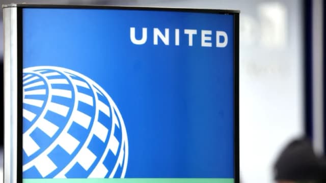 Nadie resultó herido cuando un avión de United Airlines chocó contra la cola de otra aeronave en Chicago