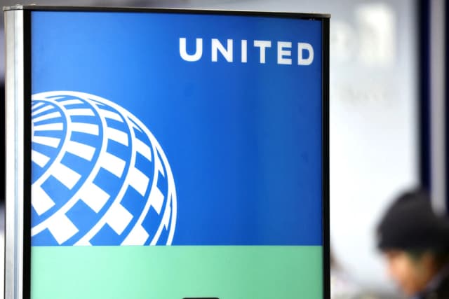 Nadie resultó herido cuando un avión de United Airlines chocó contra la cola de otra aeronave en Chicago