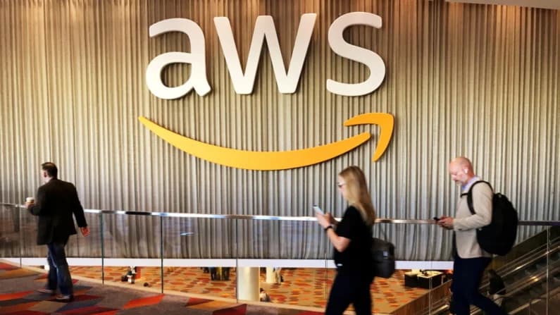 Fallo en la nube de Amazon impacta plataformas, aplicaciones y sitios web alrededor del mundo