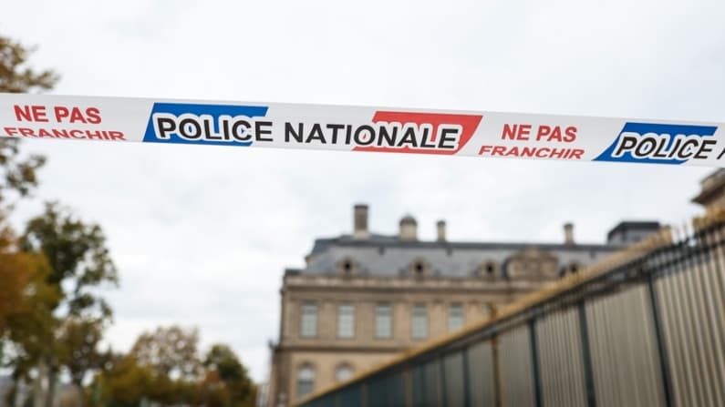 El Louvre permanece cerrado este lunes tras escandaloso robo de joyas